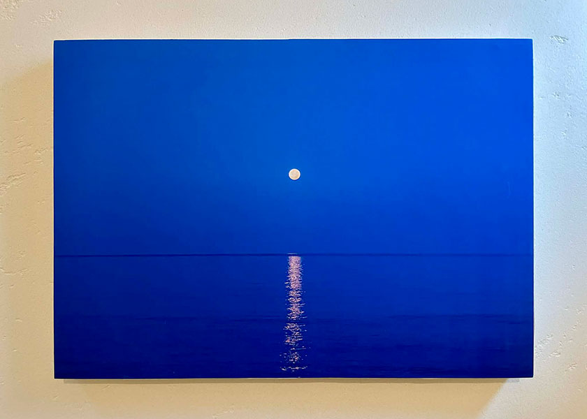 滑川正恒「青に浮く満月」